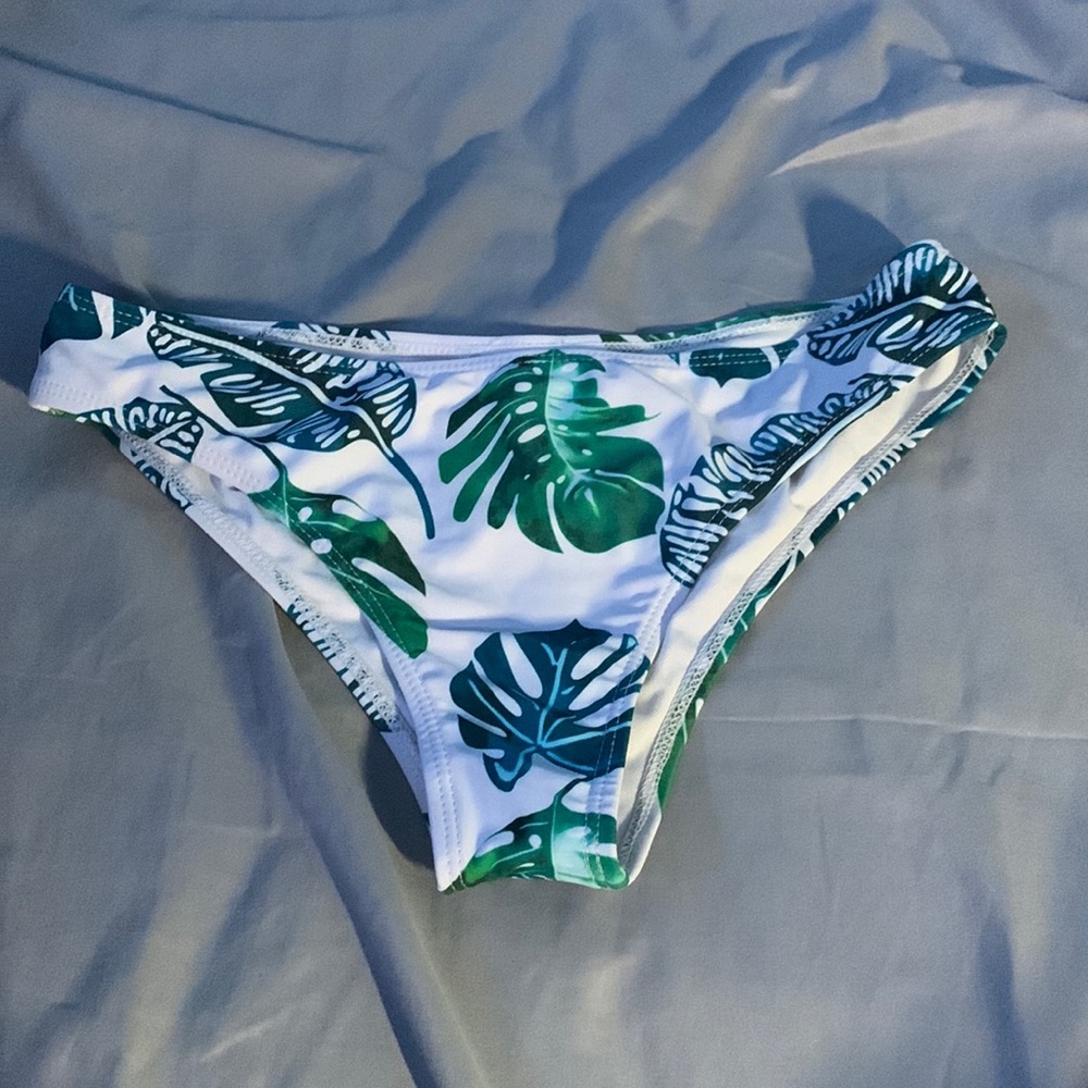 Cheeky bikini bottom